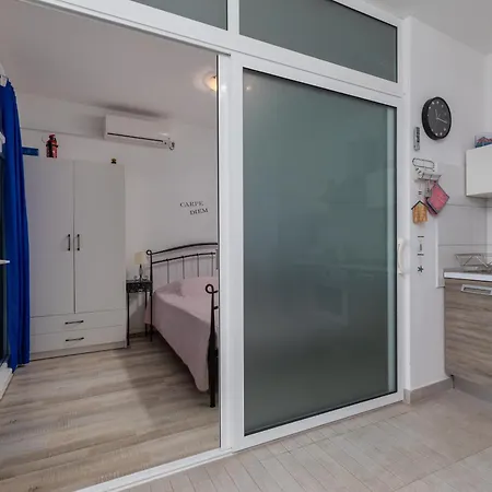 Apartman By The Sea Pisak, Omis - 652 Mimice