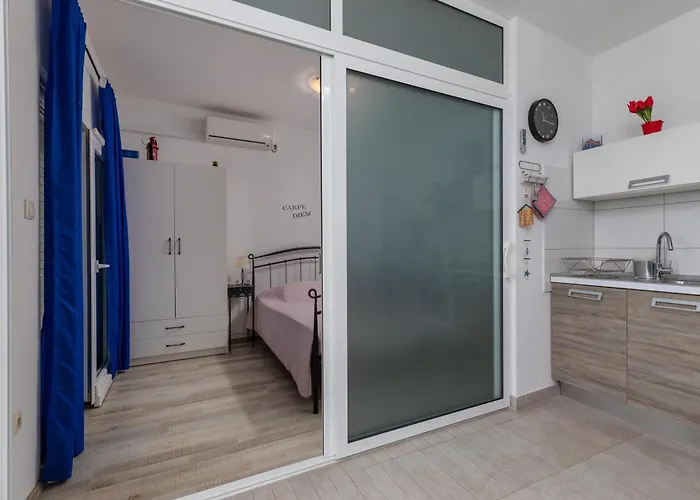 Apartman By The Sea Pisak, Omis - 652 Mimice